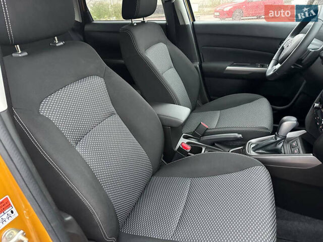 Желтый Сузуки Витара, объемом двигателя 1.37 л и пробегом 1 тыс. км за 19990 $, фото 27 на Automoto.ua