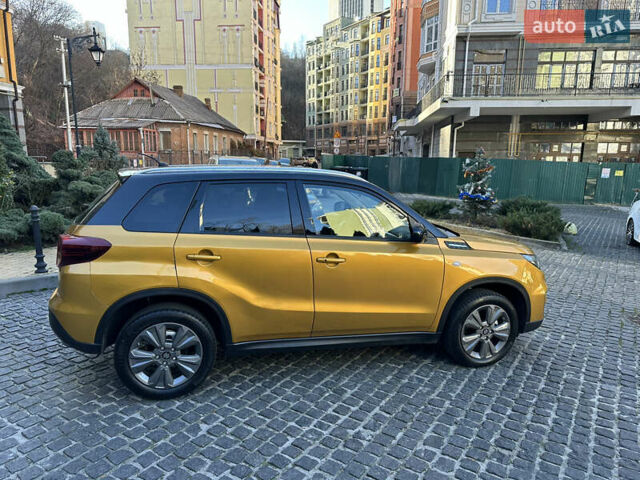 Желтый Сузуки Витара, объемом двигателя 1.37 л и пробегом 1 тыс. км за 17900 $, фото 8 на Automoto.ua