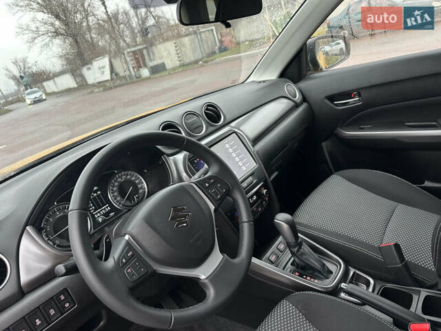 Желтый Сузуки Витара, объемом двигателя 1.37 л и пробегом 1 тыс. км за 17900 $, фото 33 на Automoto.ua