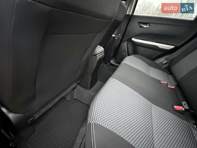 Желтый Сузуки Витара, объемом двигателя 1.37 л и пробегом 1 тыс. км за 17900 $, фото 25 на Automoto.ua