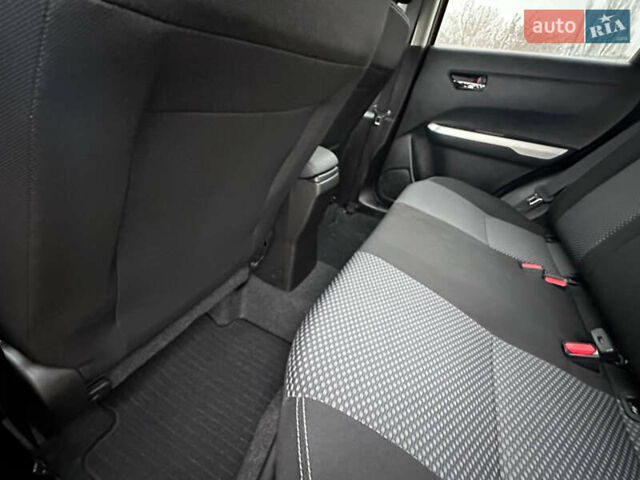 Желтый Сузуки Витара, объемом двигателя 1.37 л и пробегом 1 тыс. км за 19990 $, фото 23 на Automoto.ua