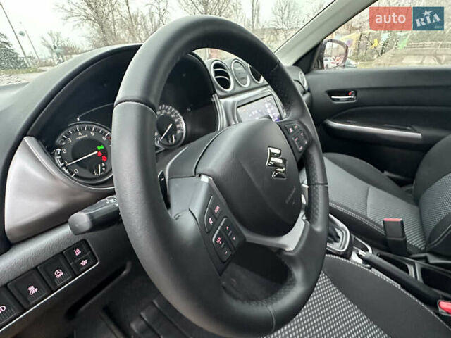 Желтый Сузуки Витара, объемом двигателя 1.37 л и пробегом 1 тыс. км за 17900 $, фото 23 на Automoto.ua