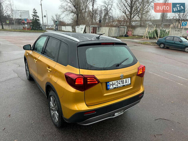 Желтый Сузуки Витара, объемом двигателя 1.37 л и пробегом 1 тыс. км за 19990 $, фото 3 на Automoto.ua