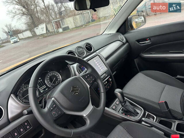 Желтый Сузуки Витара, объемом двигателя 1.37 л и пробегом 1 тыс. км за 19990 $, фото 16 на Automoto.ua