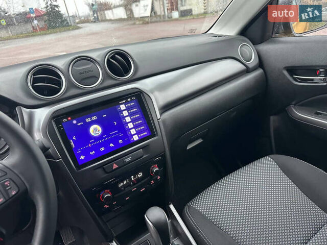 Желтый Сузуки Витара, объемом двигателя 1.37 л и пробегом 1 тыс. км за 19990 $, фото 19 на Automoto.ua