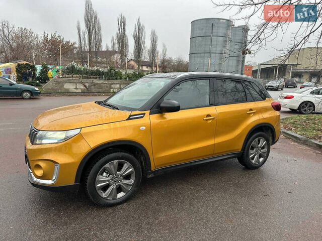 Желтый Сузуки Витара, объемом двигателя 1.37 л и пробегом 1 тыс. км за 19990 $, фото 1 на Automoto.ua