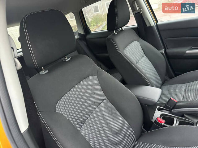 Желтый Сузуки Витара, объемом двигателя 1.37 л и пробегом 1 тыс. км за 19990 $, фото 30 на Automoto.ua