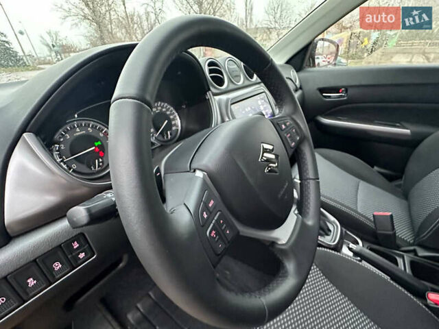 Желтый Сузуки Витара, объемом двигателя 1.37 л и пробегом 1 тыс. км за 19990 $, фото 21 на Automoto.ua