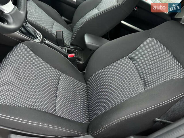 Желтый Сузуки Витара, объемом двигателя 1.37 л и пробегом 1 тыс. км за 19990 $, фото 14 на Automoto.ua