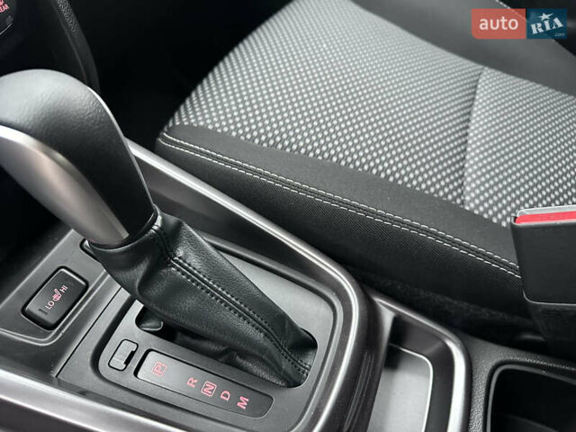 Желтый Сузуки Витара, объемом двигателя 1.37 л и пробегом 1 тыс. км за 17900 $, фото 20 на Automoto.ua