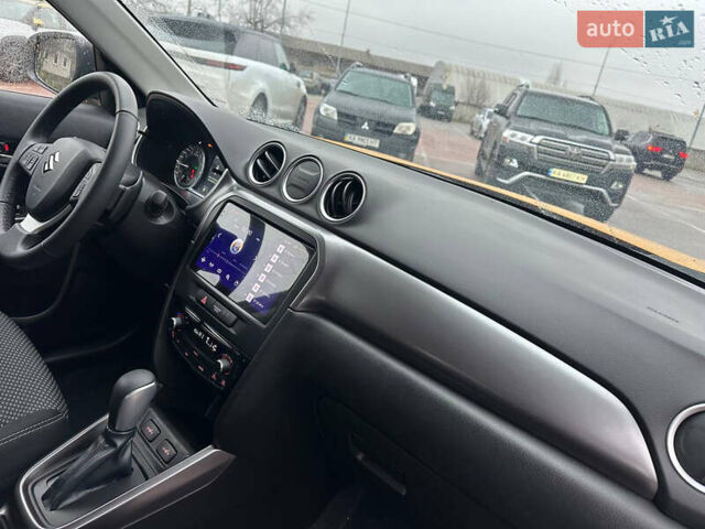 Желтый Сузуки Витара, объемом двигателя 1.37 л и пробегом 1 тыс. км за 19990 $, фото 29 на Automoto.ua