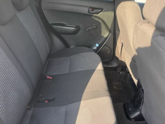 Серый Сузуки Витара, объемом двигателя 1.6 л и пробегом 200 тыс. км за 14000 $, фото 5 на Automoto.ua