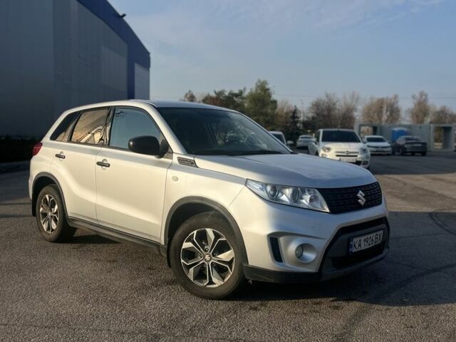 Серый Сузуки Витара, объемом двигателя 1.6 л и пробегом 200 тыс. км за 14000 $, фото 1 на Automoto.ua