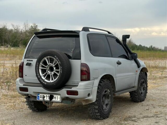 Серый Сузуки Витара, объемом двигателя 2 л и пробегом 190 тыс. км за 5500 $, фото 2 на Automoto.ua