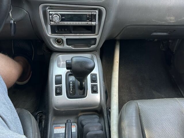 Серый Сузуки Витара, объемом двигателя 2 л и пробегом 190 тыс. км за 5500 $, фото 4 на Automoto.ua