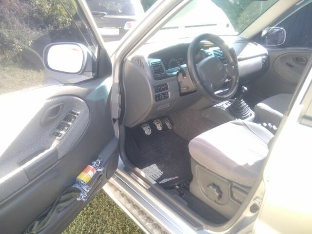 Серый Сузуки Витара, объемом двигателя 2.5 л и пробегом 270 тыс. км за 6300 $, фото 6 на Automoto.ua