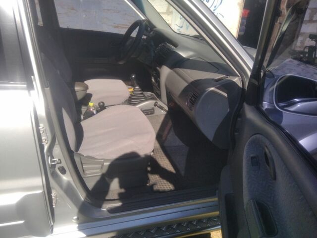 Серый Сузуки Витара, объемом двигателя 2.5 л и пробегом 270 тыс. км за 6300 $, фото 3 на Automoto.ua