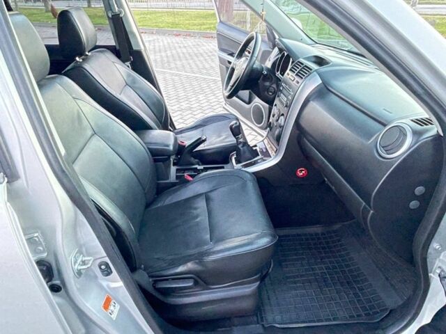 Серый Сузуки Витара, объемом двигателя 2 л и пробегом 230 тыс. км за 6350 $, фото 9 на Automoto.ua