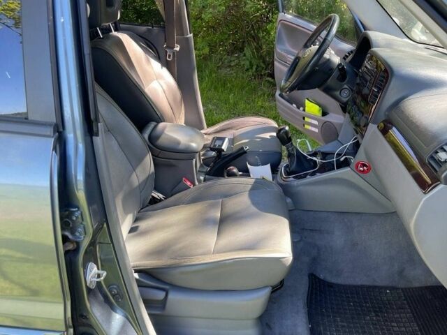 Серый Сузуки Витара, объемом двигателя 2 л и пробегом 270 тыс. км за 3300 $, фото 3 на Automoto.ua