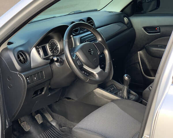 Серый Сузуки Витара, объемом двигателя 1.59 л и пробегом 147 тыс. км за 13500 $, фото 9 на Automoto.ua