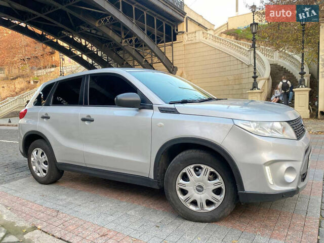 Серый Сузуки Витара, объемом двигателя 1.59 л и пробегом 147 тыс. км за 13500 $, фото 4 на Automoto.ua