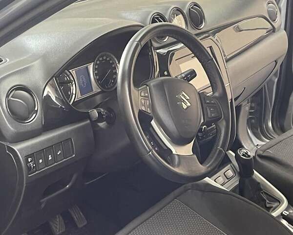 Серый Сузуки Витара, объемом двигателя 1.6 л и пробегом 172 тыс. км за 12400 $, фото 14 на Automoto.ua