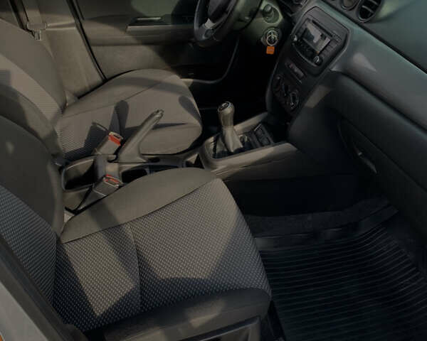 Серый Сузуки Витара, объемом двигателя 1.59 л и пробегом 147 тыс. км за 13500 $, фото 10 на Automoto.ua