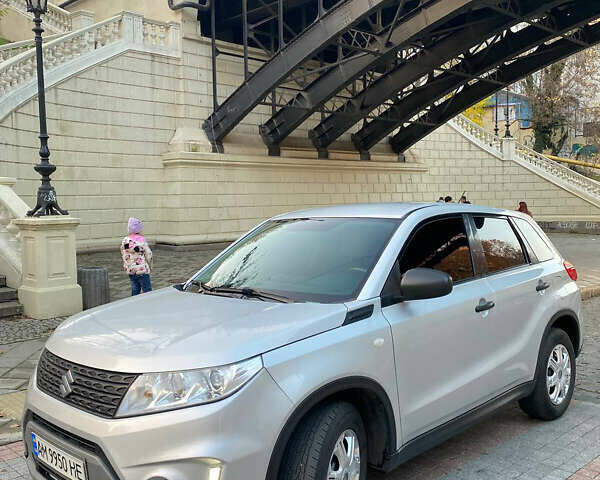 Серый Сузуки Витара, объемом двигателя 1.59 л и пробегом 147 тыс. км за 13500 $, фото 3 на Automoto.ua