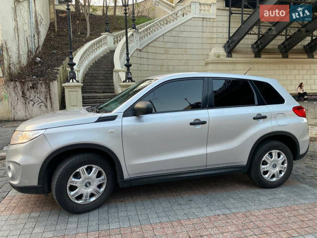 Серый Сузуки Витара, объемом двигателя 1.59 л и пробегом 147 тыс. км за 13500 $, фото 5 на Automoto.ua