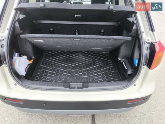 Серый Сузуки Витара, объемом двигателя 1.59 л и пробегом 130 тыс. км за 17500 $, фото 13 на Automoto.ua