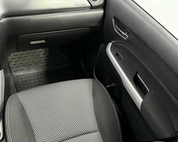 Серый Сузуки Витара, объемом двигателя 1.59 л и пробегом 112 тыс. км за 14700 $, фото 14 на Automoto.ua