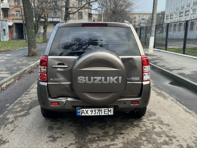 Серый Сузуки Витара, объемом двигателя 2.4 л и пробегом 120 тыс. км за 9800 $, фото 3 на Automoto.ua