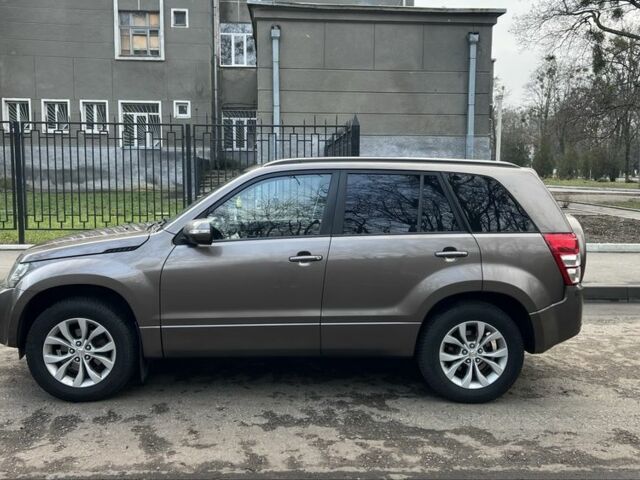 Серый Сузуки Витара, объемом двигателя 2.4 л и пробегом 120 тыс. км за 9800 $, фото 6 на Automoto.ua