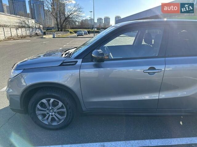 Серый Сузуки Витара, объемом двигателя 1.59 л и пробегом 158 тыс. км за 14800 $, фото 5 на Automoto.ua