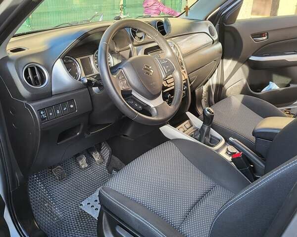 Сірий Сузукі Вітара, об'ємом двигуна 1.59 л та пробігом 103 тис. км за 13500 $, фото 3 на Automoto.ua