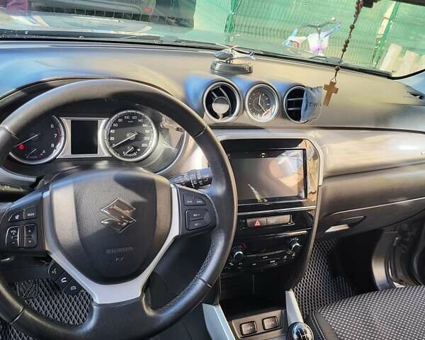 Сірий Сузукі Вітара, об'ємом двигуна 1.59 л та пробігом 103 тис. км за 13500 $, фото 4 на Automoto.ua