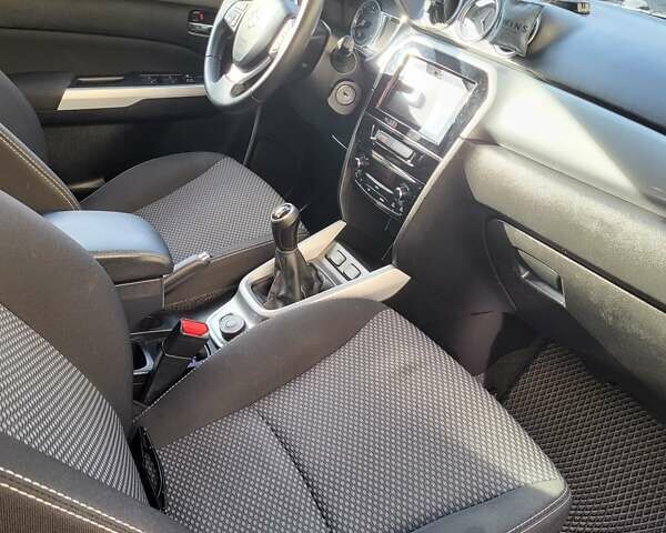 Сірий Сузукі Вітара, об'ємом двигуна 1.59 л та пробігом 103 тис. км за 13500 $, фото 1 на Automoto.ua