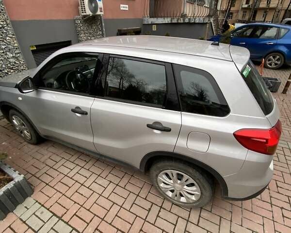 Серый Сузуки Витара, объемом двигателя 1.59 л и пробегом 44 тыс. км за 15000 $, фото 4 на Automoto.ua