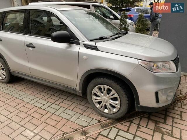 Серый Сузуки Витара, объемом двигателя 1.59 л и пробегом 44 тыс. км за 15000 $, фото 3 на Automoto.ua