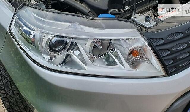 Серый Сузуки Витара, объемом двигателя 1.6 л и пробегом 70 тыс. км за 15000 $, фото 8 на Automoto.ua