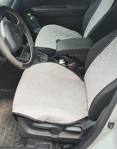 Серый Сузуки Витара, объемом двигателя 1.6 л и пробегом 70 тыс. км за 15000 $, фото 4 на Automoto.ua