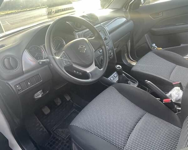 Серый Сузуки Витара, объемом двигателя 1.59 л и пробегом 94 тыс. км за 15000 $, фото 2 на Automoto.ua