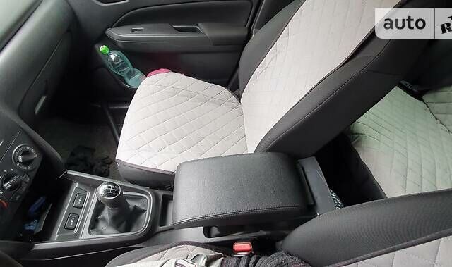 Серый Сузуки Витара, объемом двигателя 1.6 л и пробегом 70 тыс. км за 15000 $, фото 3 на Automoto.ua