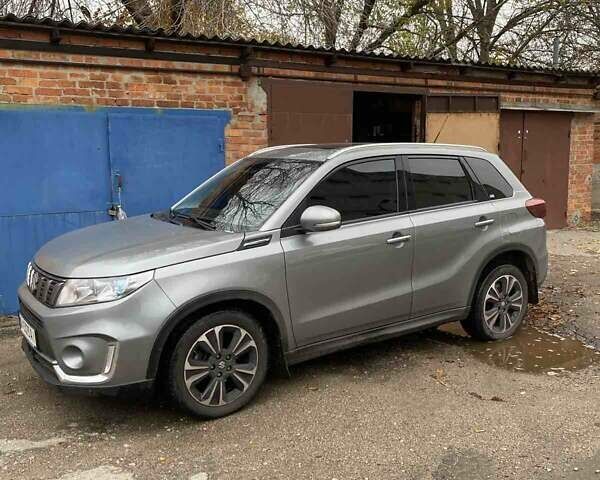 Сірий Сузукі Вітара, об'ємом двигуна 1.37 л та пробігом 88 тис. км за 19500 $, фото 1 на Automoto.ua