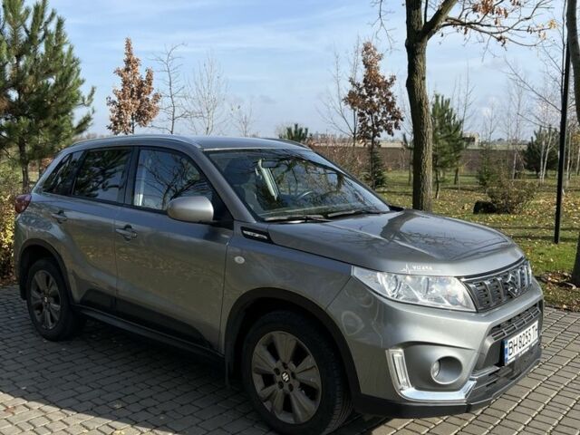 Серый Сузуки Витара, объемом двигателя 1 л и пробегом 50 тыс. км за 15300 $, фото 2 на Automoto.ua