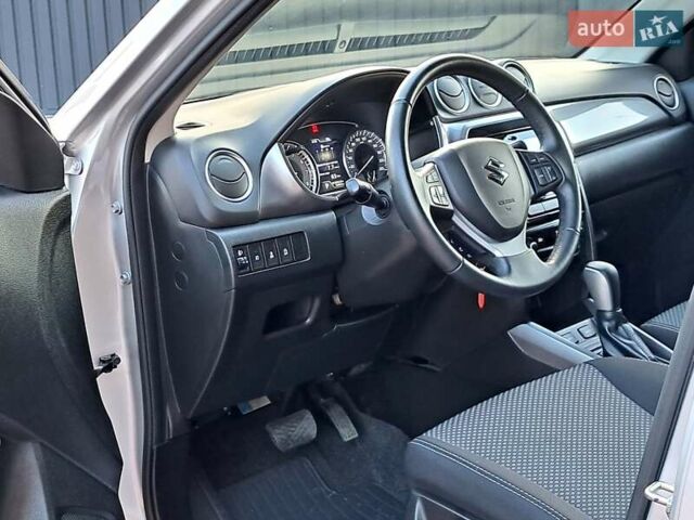 Серый Сузуки Витара, объемом двигателя 1.37 л и пробегом 17 тыс. км за 18600 $, фото 36 на Automoto.ua