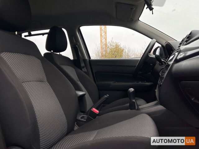 Серый Сузуки Витара, объемом двигателя 1.6 л и пробегом 35 тыс. км за 18800 $, фото 8 на Automoto.ua