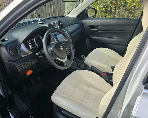 Серый Сузуки Витара, объемом двигателя 1.59 л и пробегом 55 тыс. км за 17800 $, фото 3 на Automoto.ua