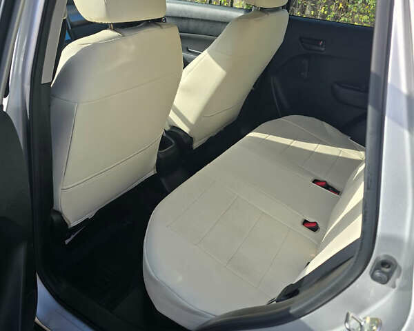 Серый Сузуки Витара, объемом двигателя 1.59 л и пробегом 55 тыс. км за 17800 $, фото 5 на Automoto.ua