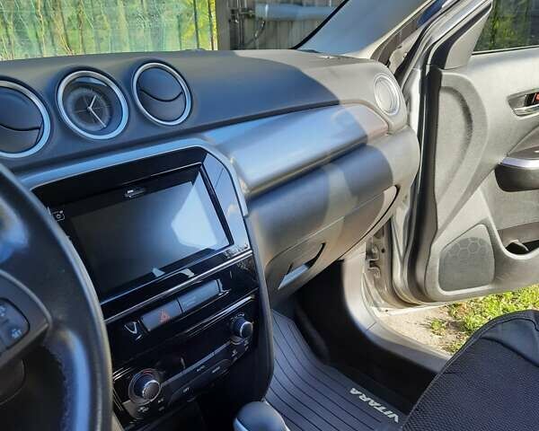 Сірий Сузукі Вітара, об'ємом двигуна 1.59 л та пробігом 35 тис. км за 19500 $, фото 17 на Automoto.ua